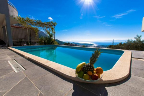 Holiday home Colis With Private Pool